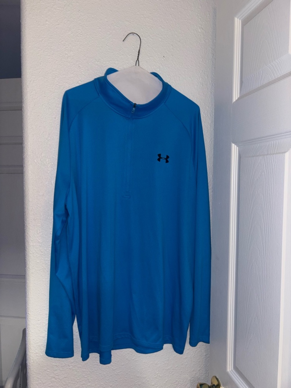 💙Under Armour Bright Blue Hooded Performance Pullover💙